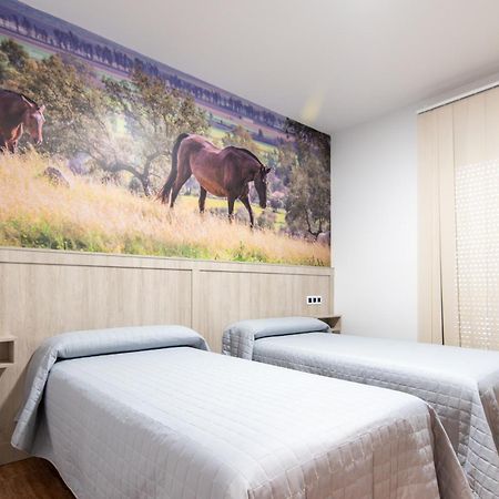 Hostal Vinuela Сан-Педро-де-Мерида Экстерьер фото