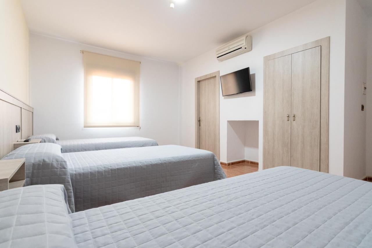 Hostal Vinuela Сан-Педро-де-Мерида Экстерьер фото