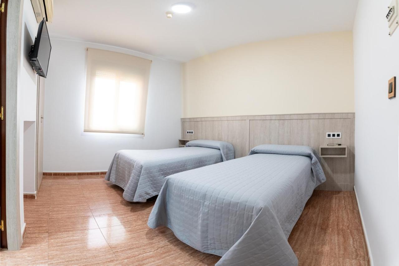 Hostal Vinuela Сан-Педро-де-Мерида Экстерьер фото