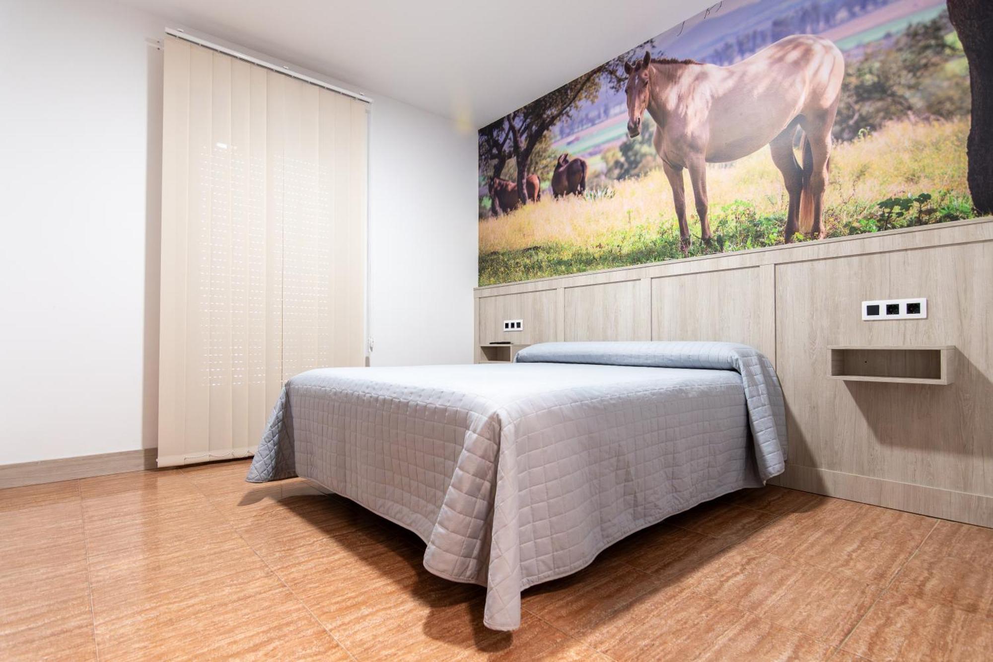 Hostal Vinuela Сан-Педро-де-Мерида Экстерьер фото